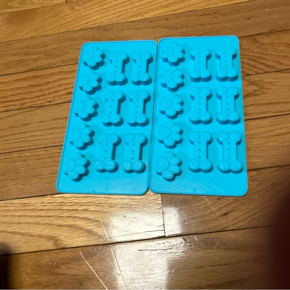 Dog Bones & Paws - Silicone Mold - 11 Mold Tray - Blue -set of two - Picture 2 of 2